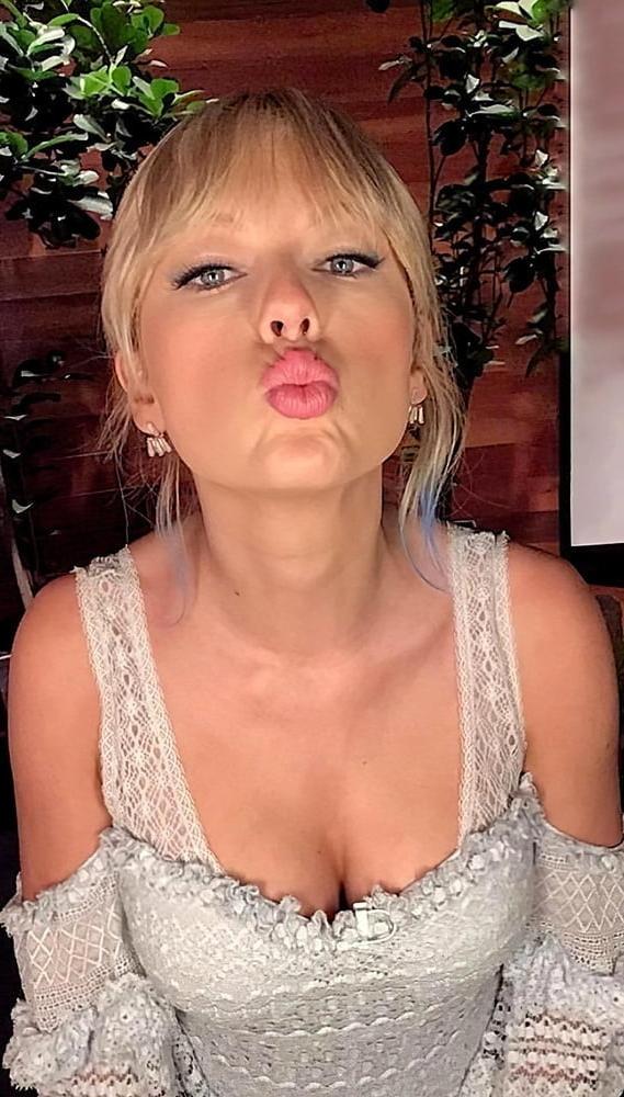 25P Taylor Swift white goddess