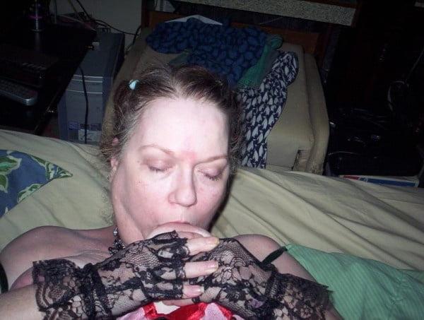 25P slut shows nasty pics