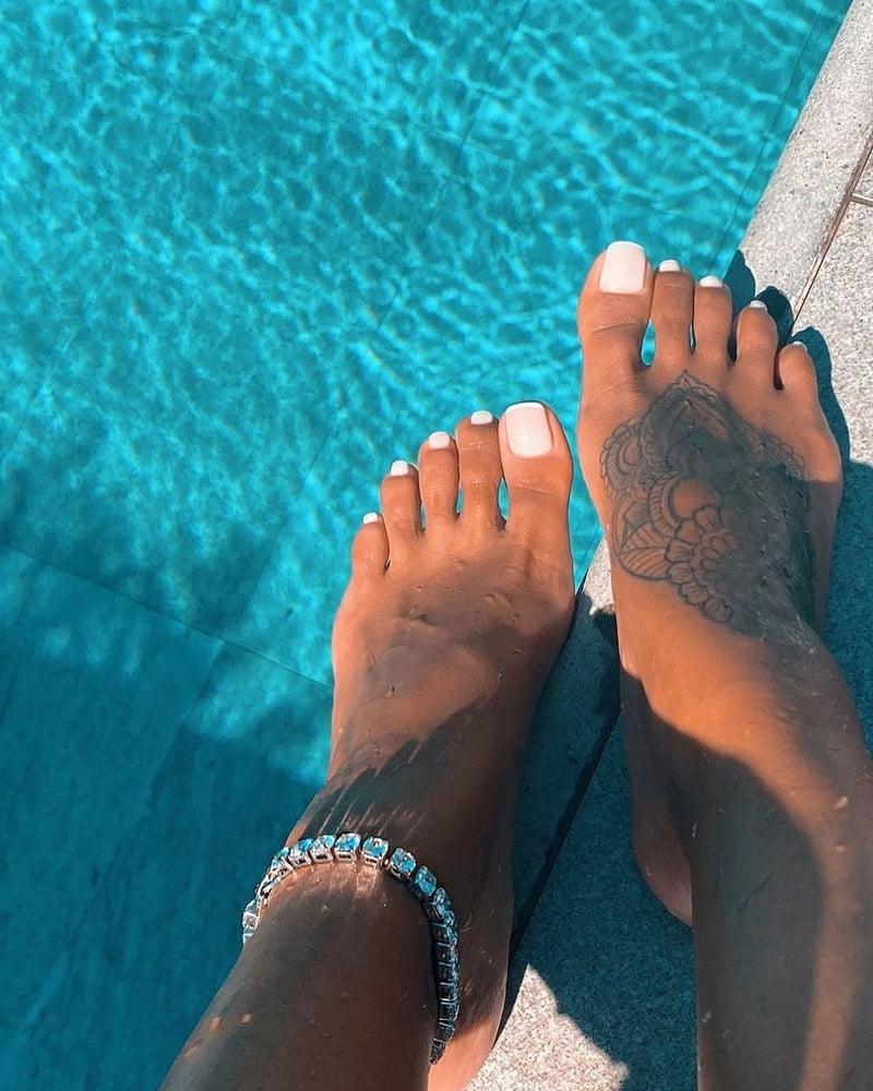 12P BEAUTIFUL EBONY FEET