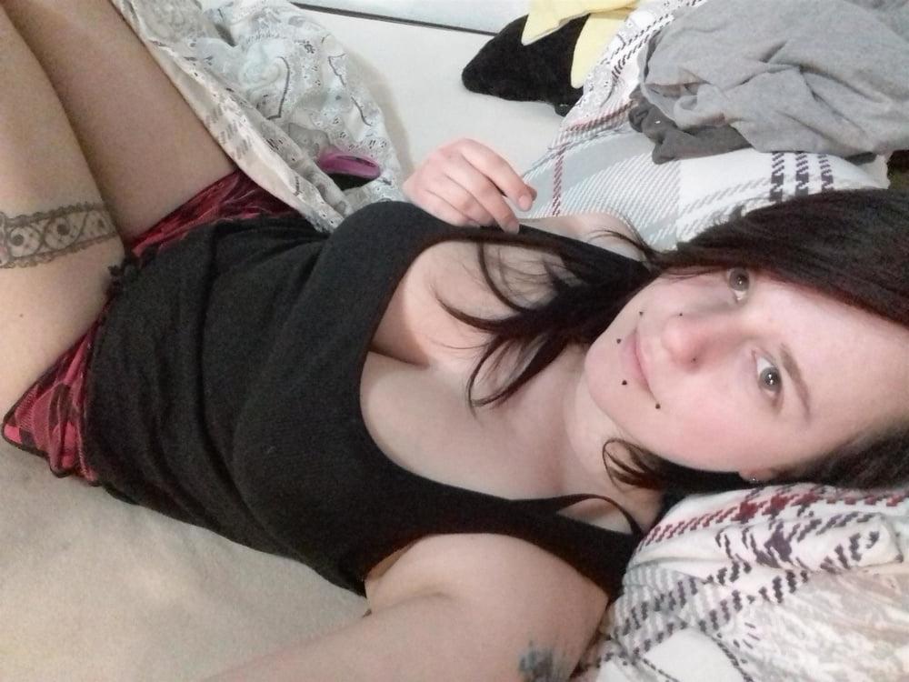 16P Punk Chick Roxy mit fetten Titten