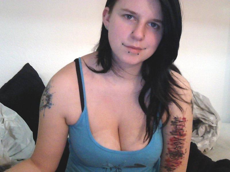 16P Punk Chick Roxy mit fetten Titten