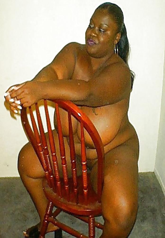 13P Chubby ebony posing