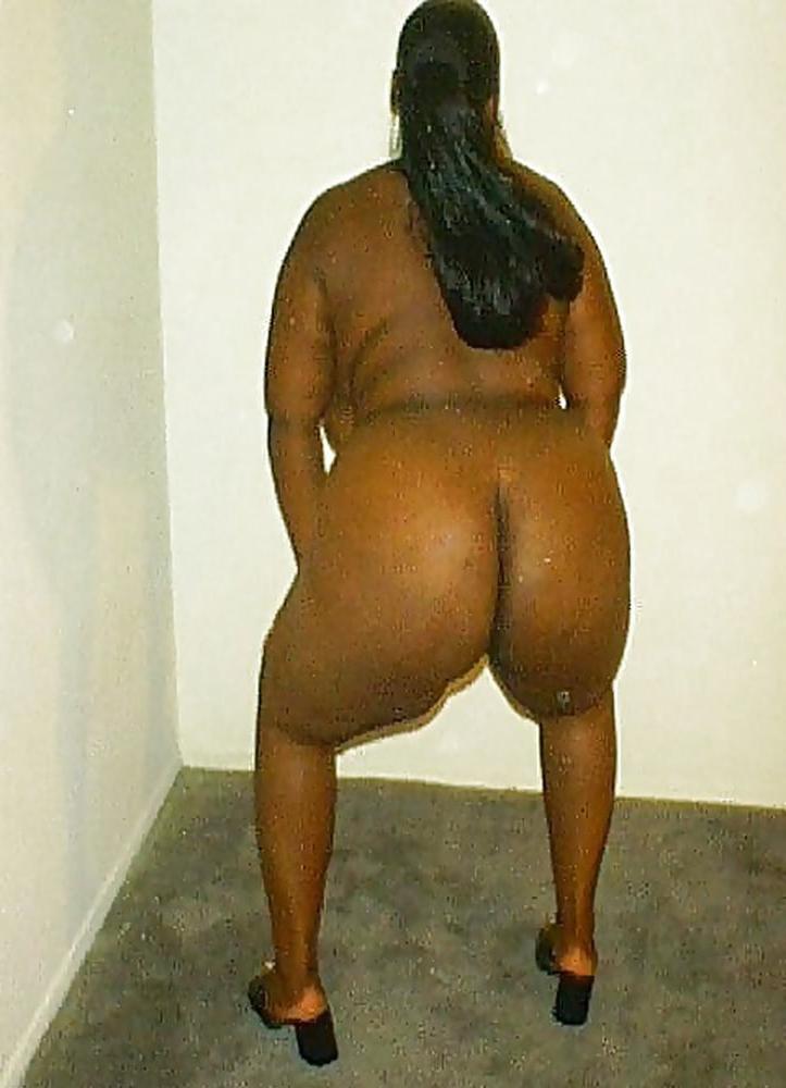 13P Chubby ebony posing