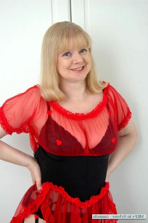 25P Amanda Degas - British GILF