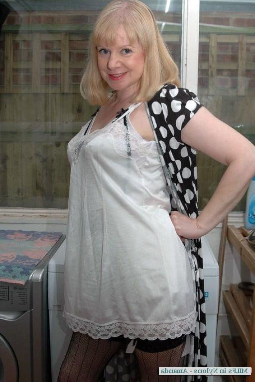 25P Amanda Degas - British GILF