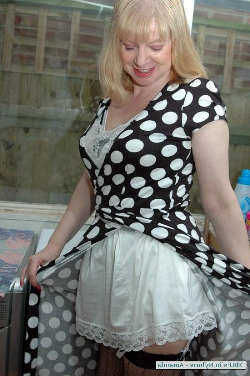 25P Amanda Degas - British GILF