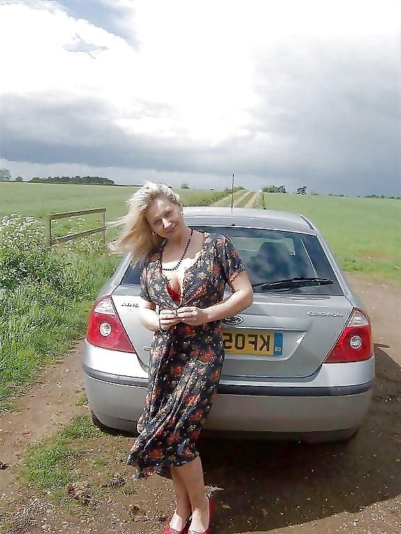 25P British Hotwives flashing