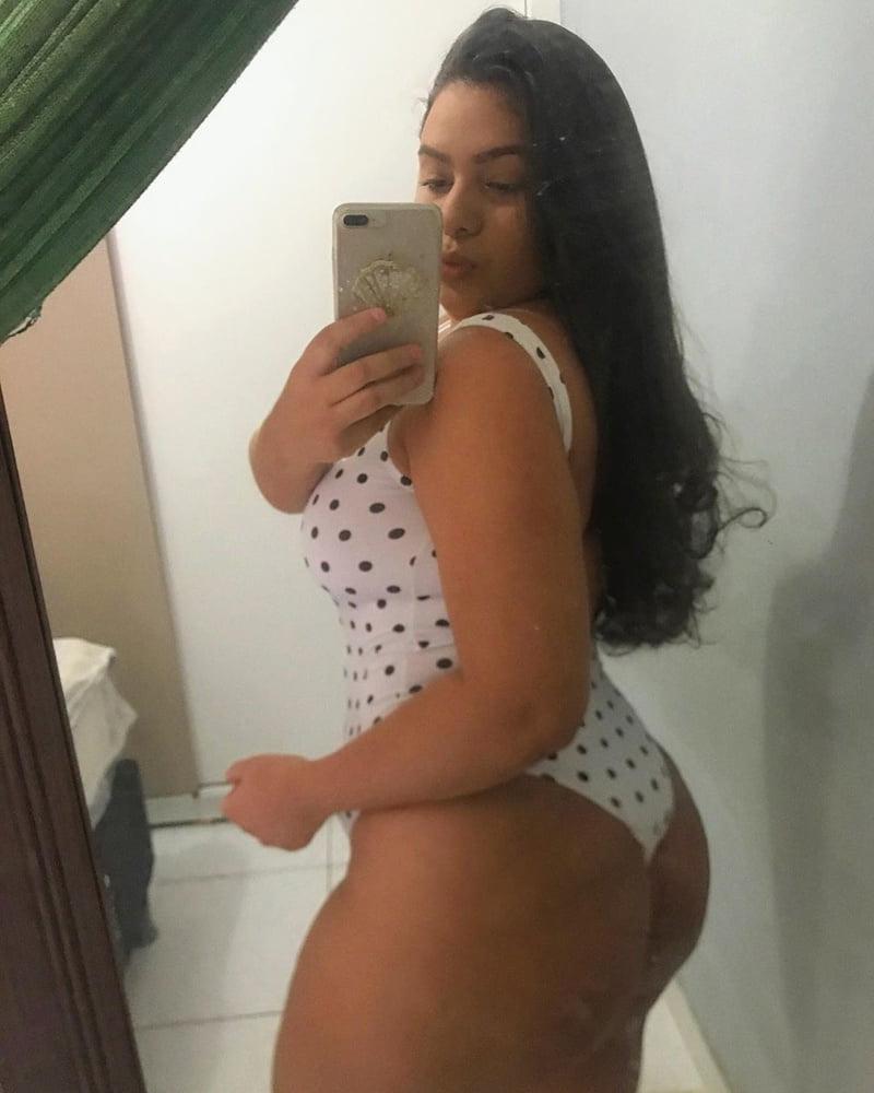 25P PAMELA SEXY MOLLIG