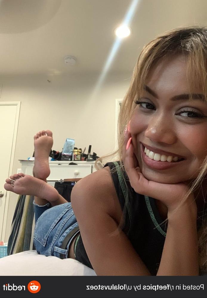 25P Ultra hot Indonesian feet