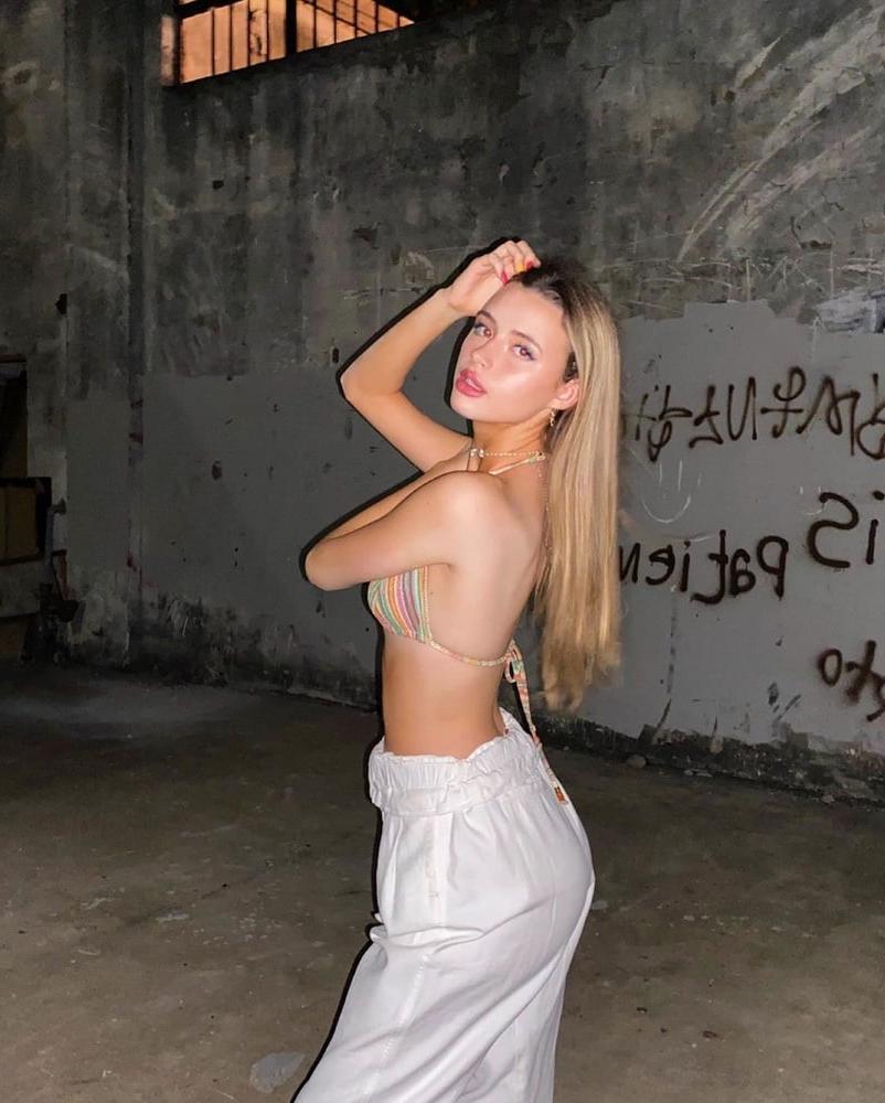 25P Teenage goddess