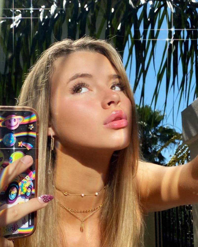 25P Teenage goddess