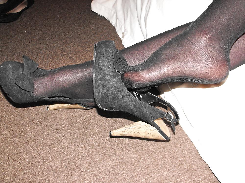 17P Wank to these nylon feet