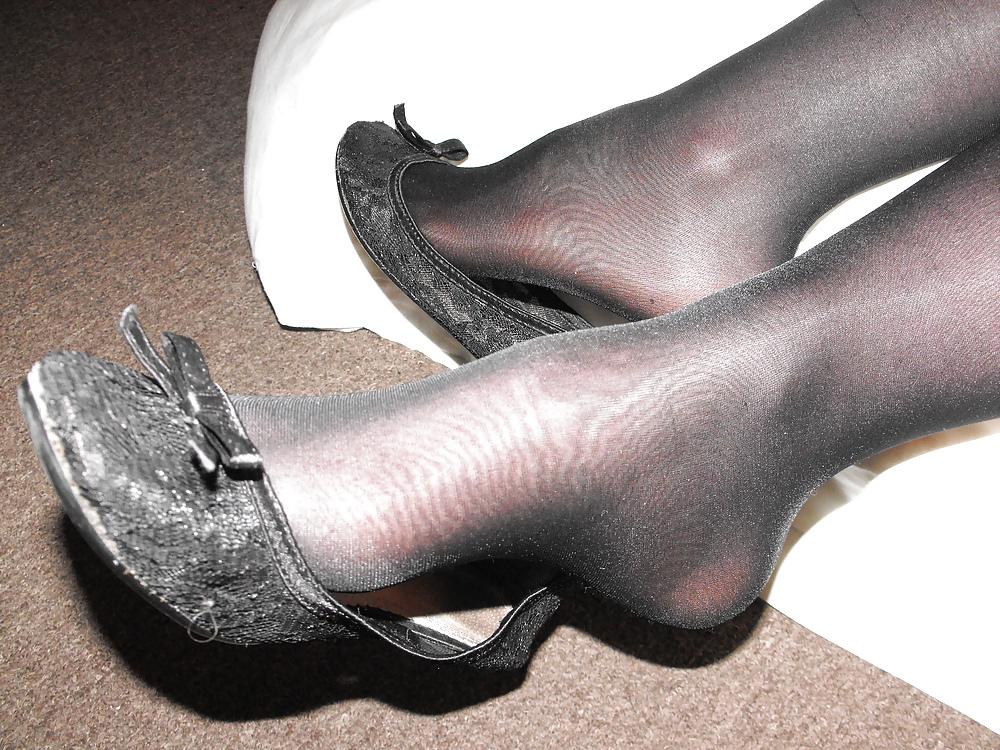 17P Wank to these nylon feet