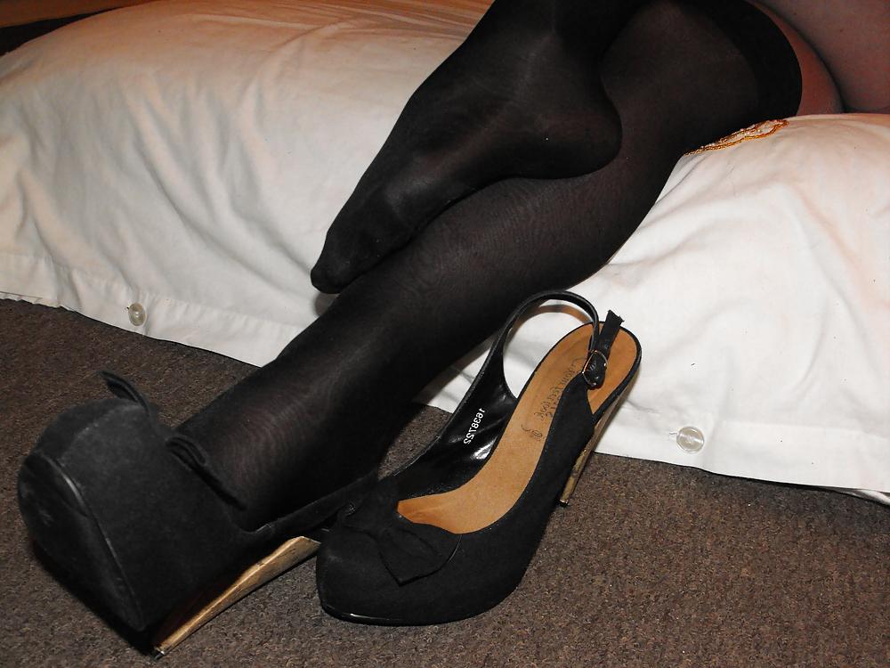 17P Wank to these nylon feet