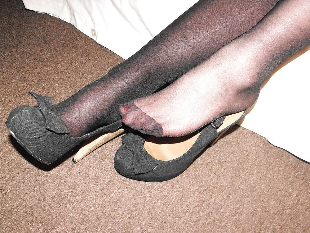 17P Wank to these nylon feet