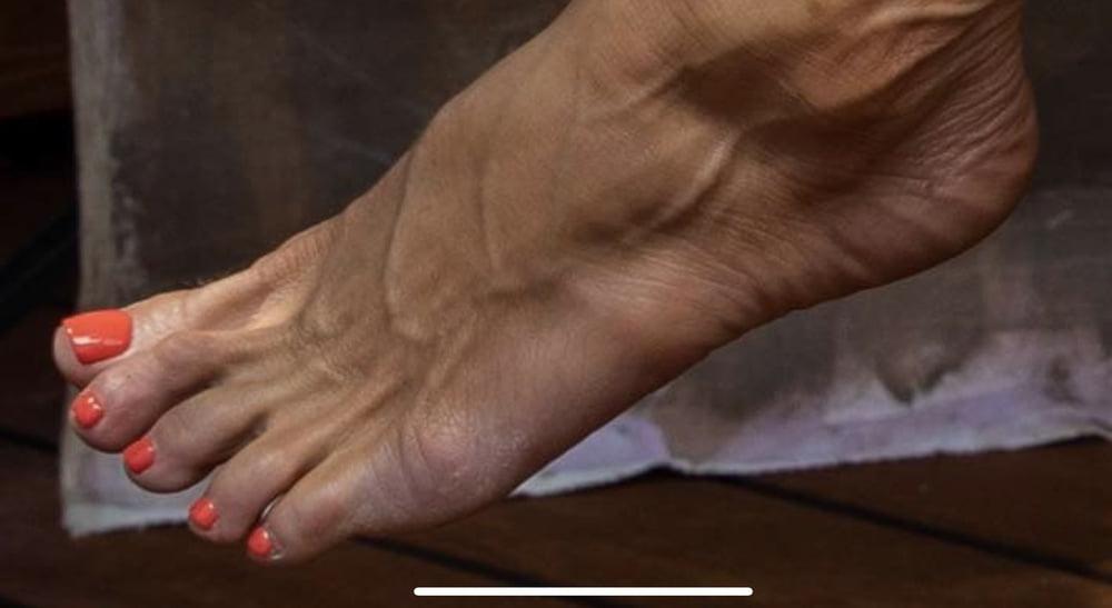 25P Jennifer Aniston's MILF Feet