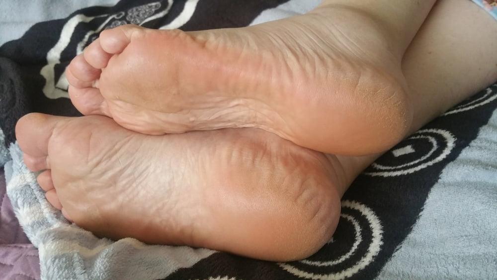 12P Wife's feet