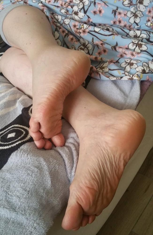 12P Wife's feet