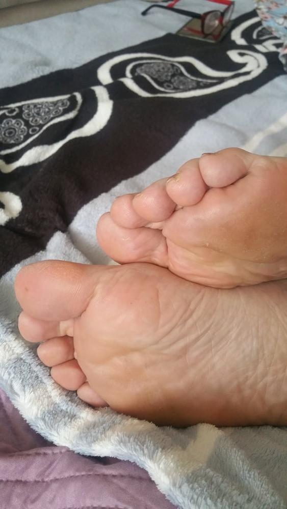 12P Wife's feet