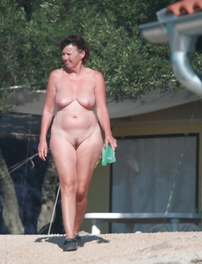 25P Nude Wives In Public 1