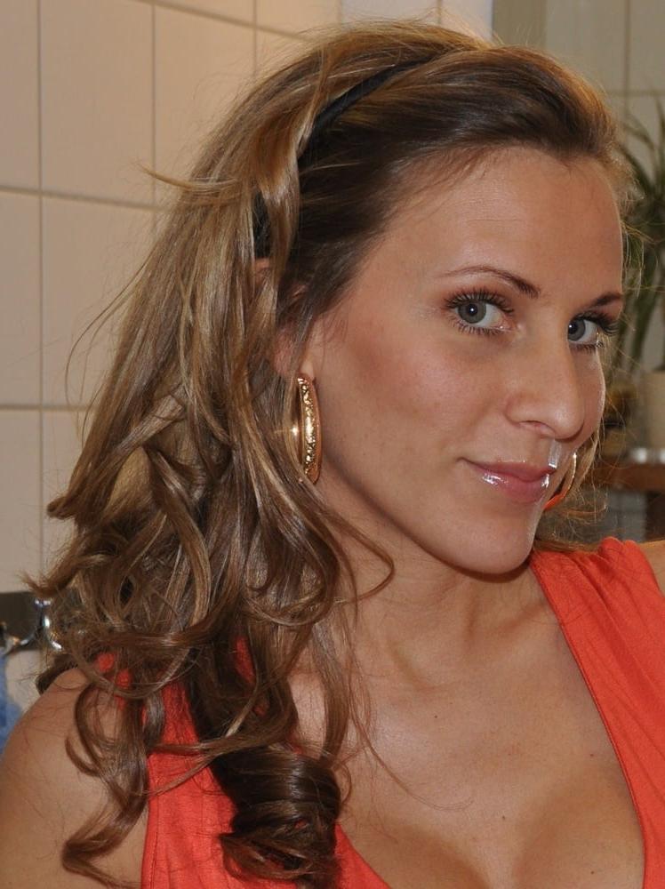 25P Stunning Marlene - topless shots and Preggo NN