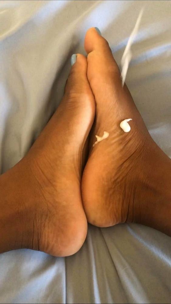 25P My wife's feet pics, 2019-20.