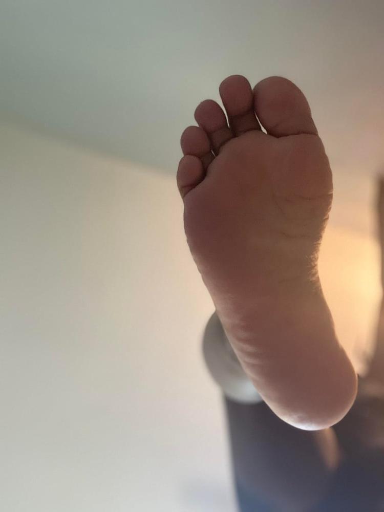 25P My wife's feet pics, 2019-20.