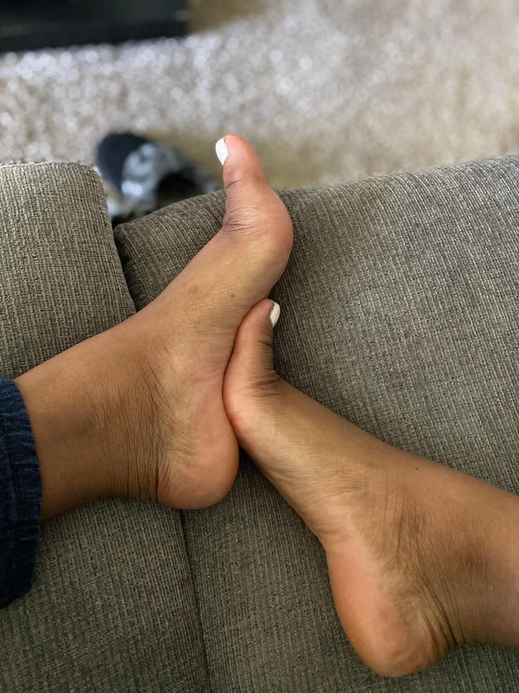 25P My wife's feet pics, 2019-20.