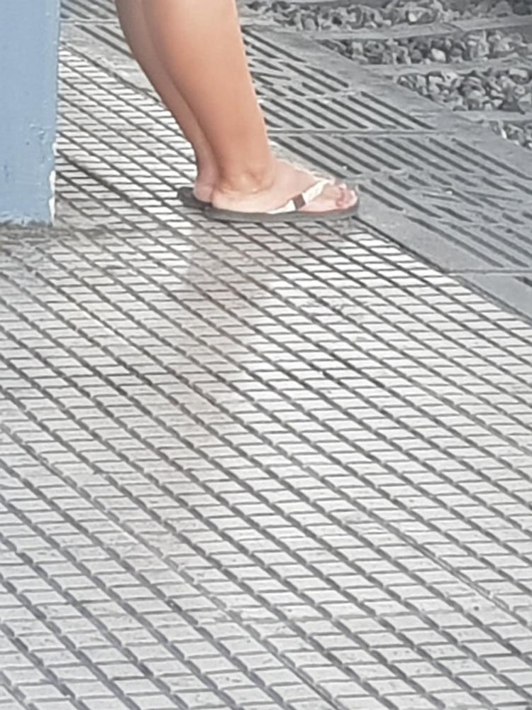 10P Candid capture of sexy chubby lating girl