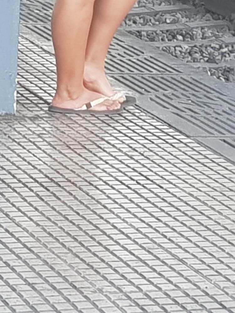 10P Candid capture of sexy chubby lating girl
