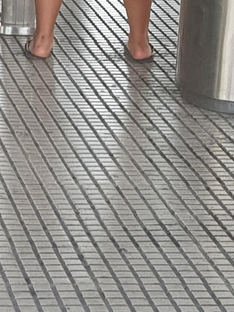 10P Candid capture of sexy chubby lating girl