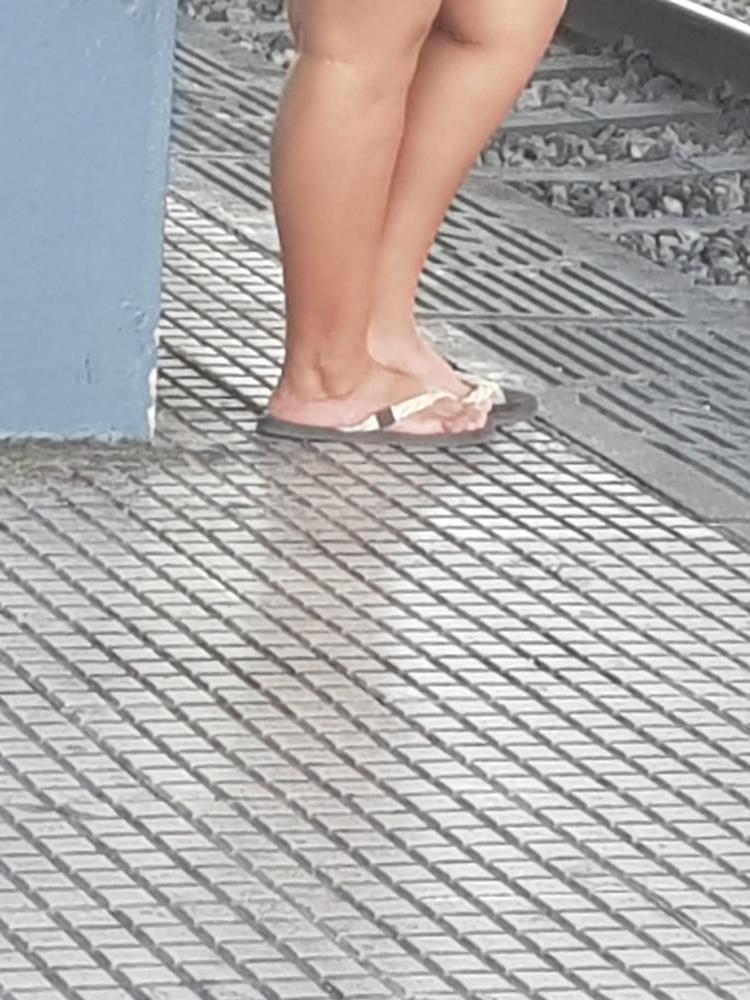 10P Candid capture of sexy chubby lating girl