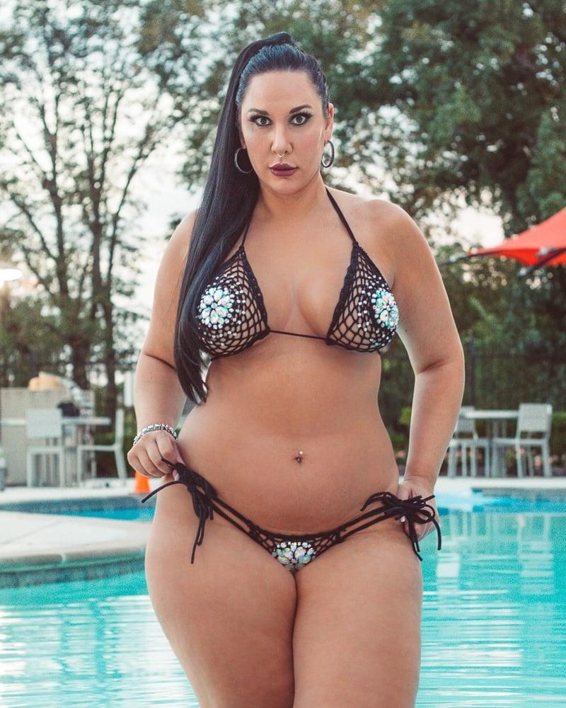 25P Chubby bikini bitches