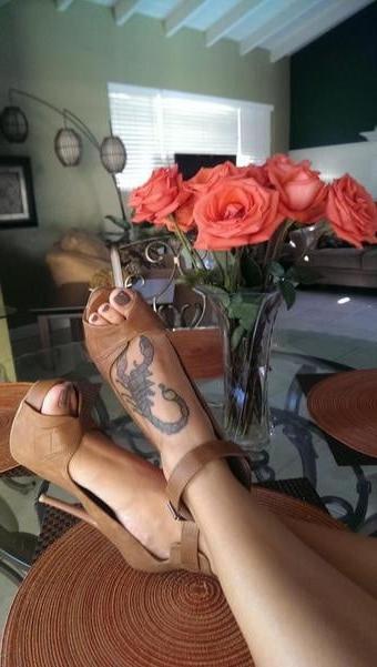 25P Brianna Beach Feet