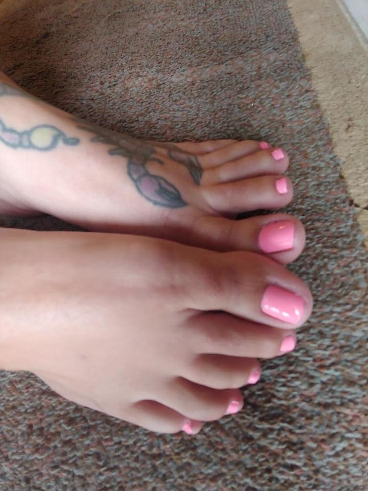 25P Brianna Beach Feet