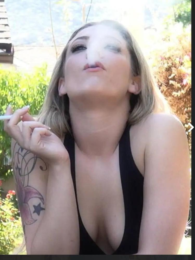 20P Red Lips 8 - Smoke