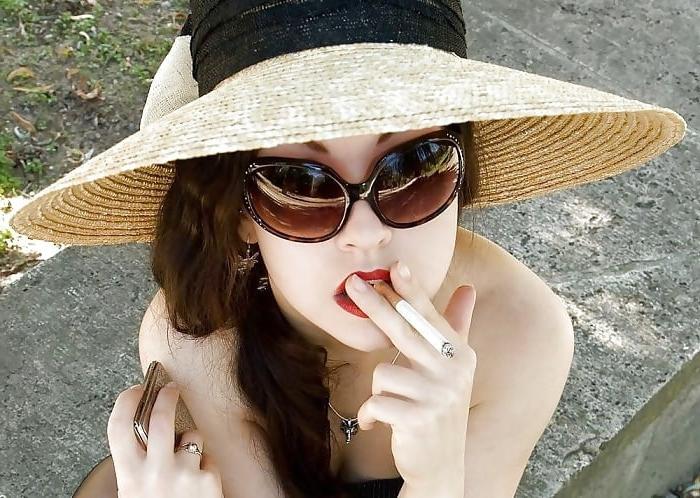 20P Red Lips 8 - Smoke