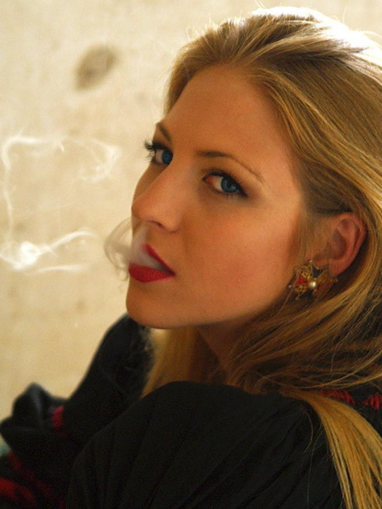 20P Red Lips 8 - Smoke