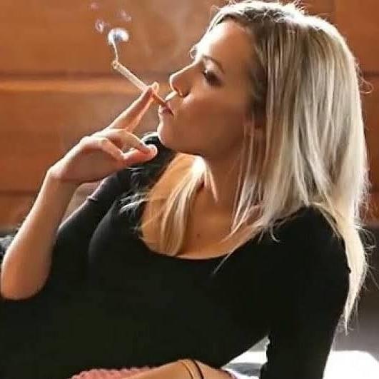20P Red Lips 8 - Smoke