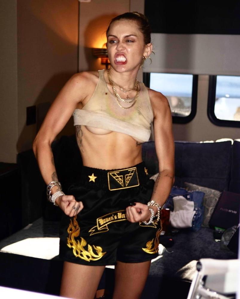 25P Miley Cyrus my GODDESS