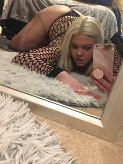 5P Sexy chubby blonde