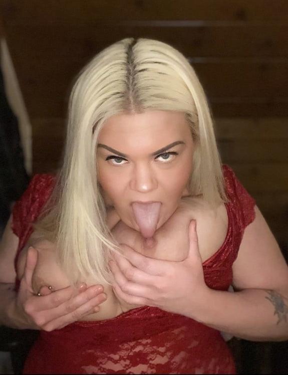 5P Sexy chubby blonde