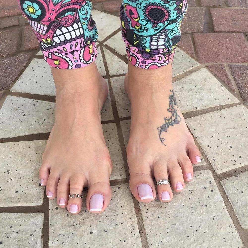25P Sexy Feet Goddesses (Insta, Foot)