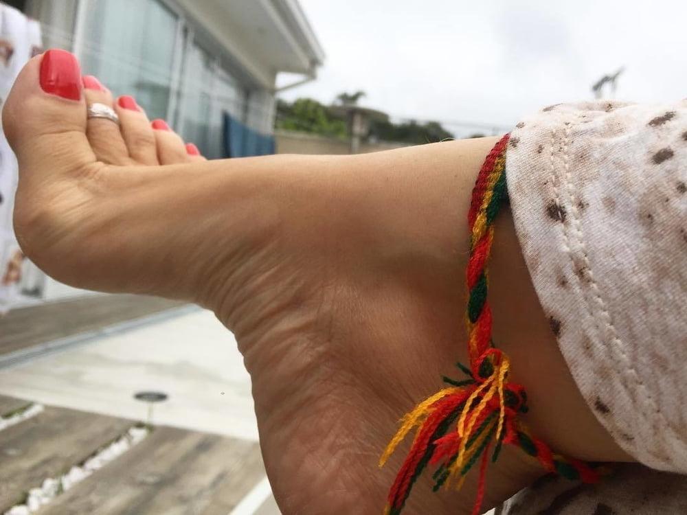 25P Sexy Feet Goddesses (Insta, Foot)