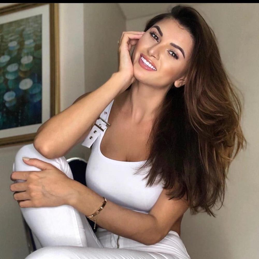 23P Celeb romanian bich fake  &amp; real