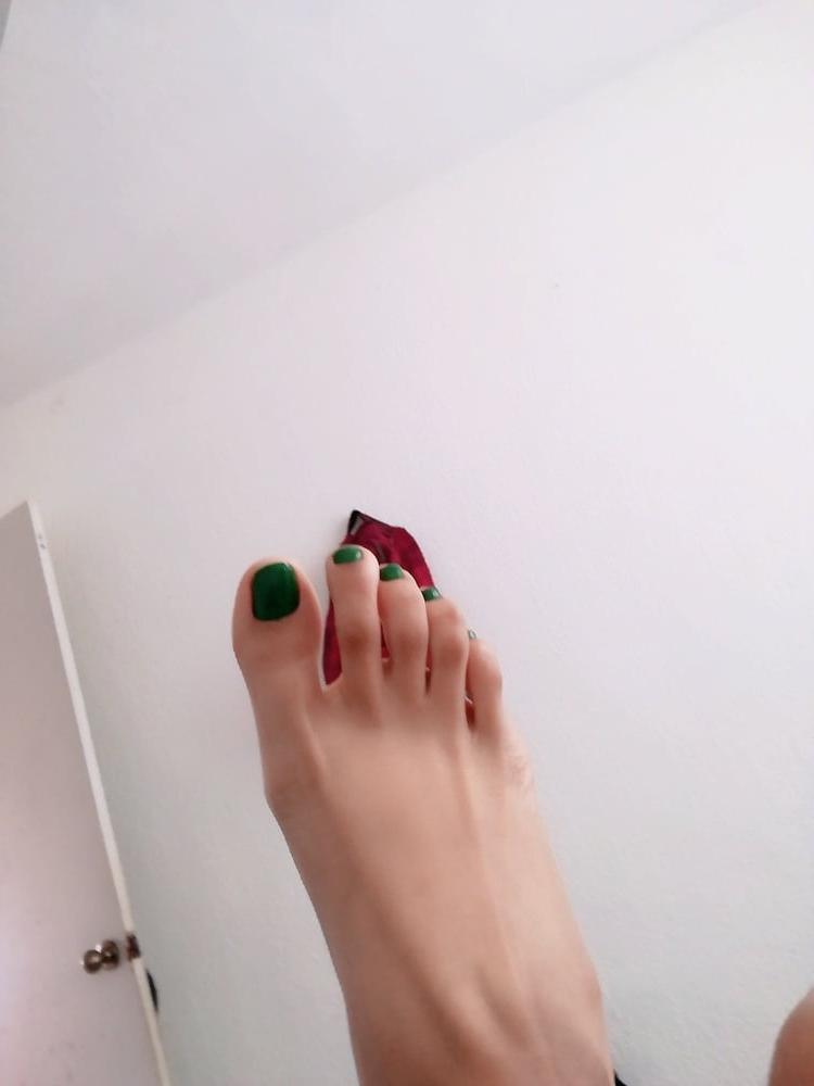 21P Amateur feet 2