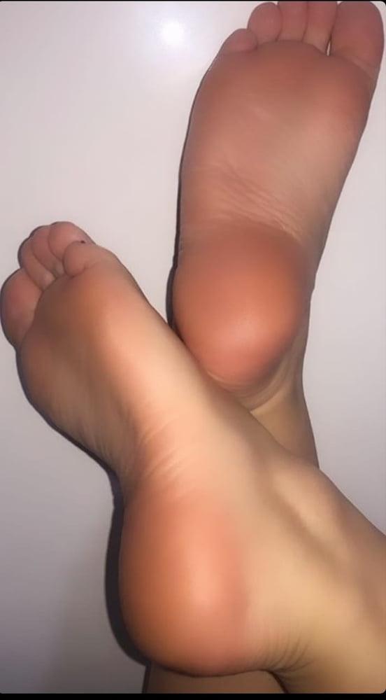25P Teen Feet
