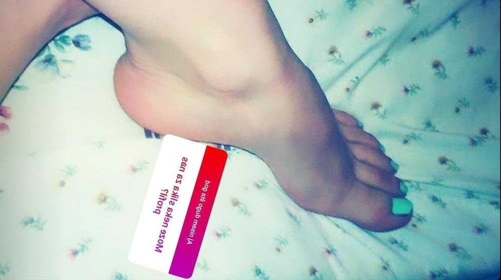 25P Teen Feet