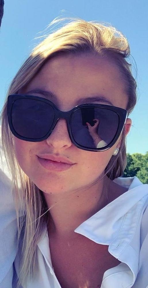 19P Slutty Bitch Laura EXPOSED to you!