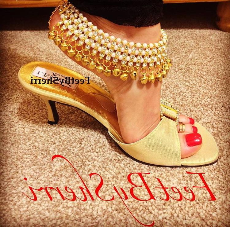25P Sexy Indian Feet (feetbysherri)